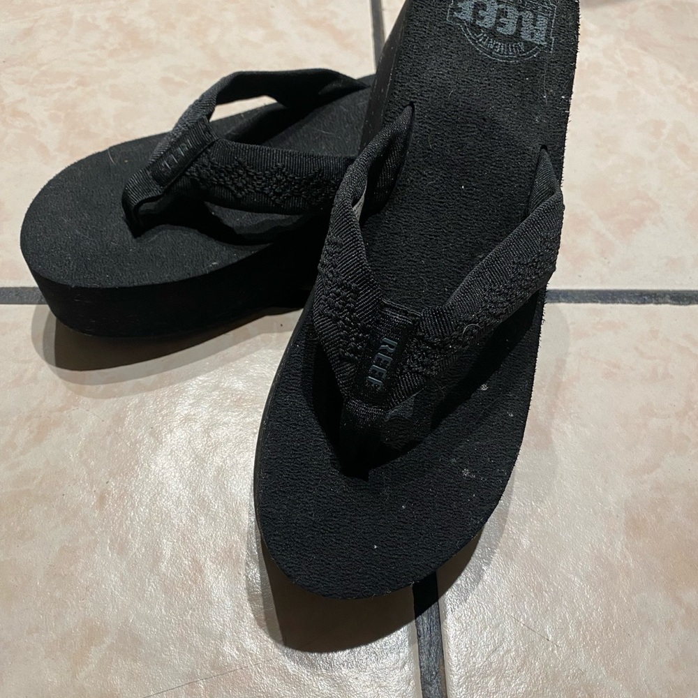 Reef Women's Black Flip-Flop Sandals